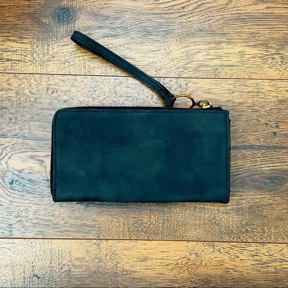 Universal Threads Wristlet - Picture 2 of 4